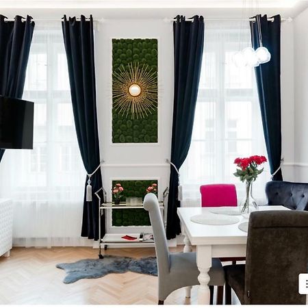 Vogue Apartment Near By Wenceslas Square Praag Buitenkant foto