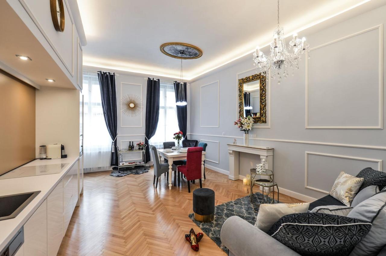 Vogue Apartment Near By Wenceslas Square Praag Buitenkant foto