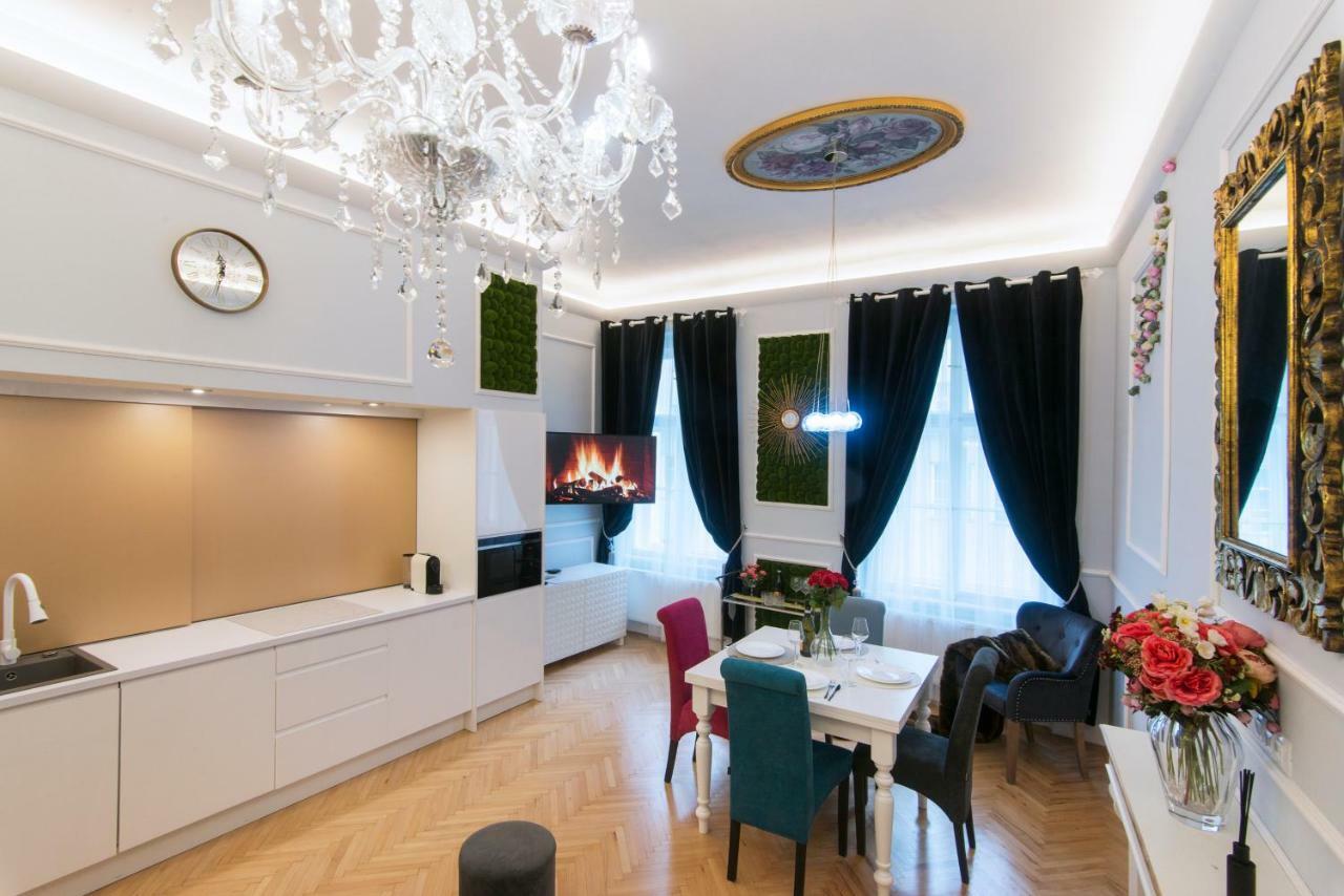 Vogue Apartment Near By Wenceslas Square Praag Buitenkant foto